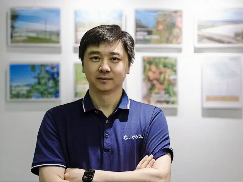 Kevin Lyu, founder of EyouAgro, working on agricultural netting solutions for orchards and vineyards
