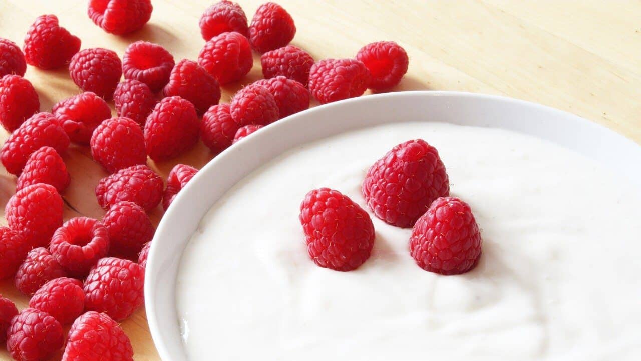 raspberries, yogurt, nature-1925178.jpg